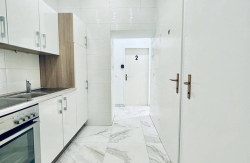 Liesing Apartment | Convenient Stay Room for 2, 11 Min to Atzgersdorf