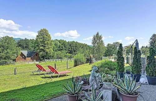 Augsdorf Apartment | Cosy apartment for 6 guests with WIFI, TV and balcony
