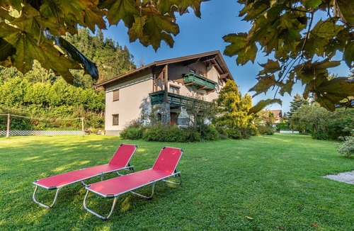 Agsdorf Apartment | Cosy apartment for 4 people with WIFI, TV, patio and pets allowed