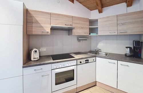 Navis Apartment | Cosy apartment for 2 guests with WIFI, TV, balcony and panoramic view