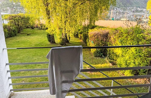 Landskron Apartment | Cosy apartment for 3 guests with WIFI, terrace and pets allowed