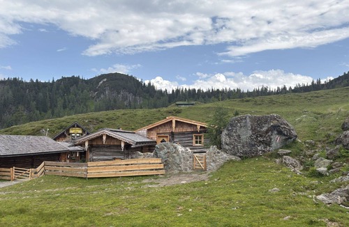 Forstau Apartment | Cosy apartment for 4 people with WIFI, TV, terrace, pets allowed and panoramic view