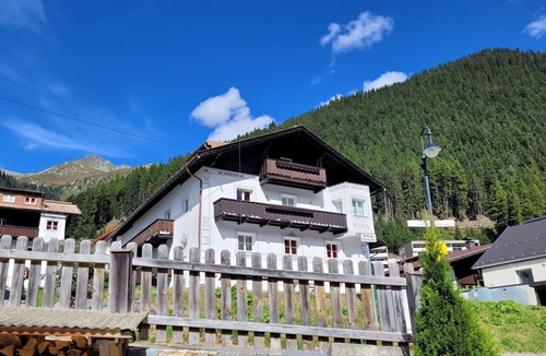 Mathon Apartment | Cosy apartment for 4 people with WIFI, TV, balcony, pets allowed and panoramic view