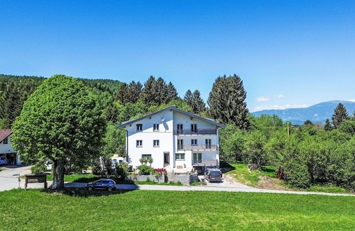 Rosegg Apartment | Cosy apartment for 4 people with WIFI, A/C, TV and patio