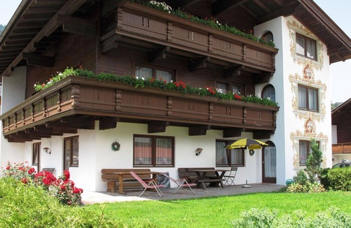 Zillertal Apartment | Cosy apartment for 7 guests with WIFI, TV, balcony and parking