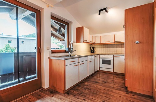 Goldegg Apartment | Cosy apartment for 8 people with WIFI, pool, TV, balcony and pets allowed