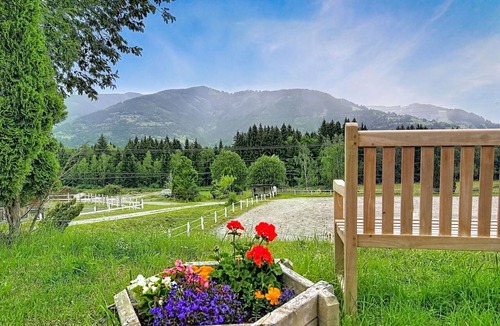 Kaprun Villa | Cosy apartment in villa for 4 people with TV, balcony and pets allowed