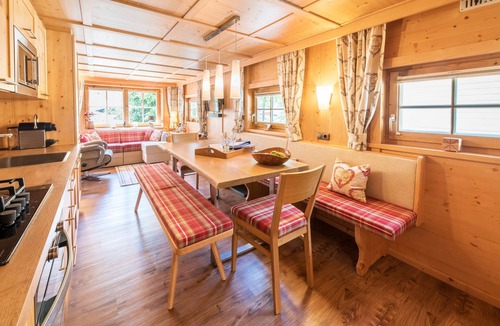 Distelberg Ski Chalet | Cosy Vacation Home "Chalet Zur Auszeit" in the Zillertal Area with Mountain View