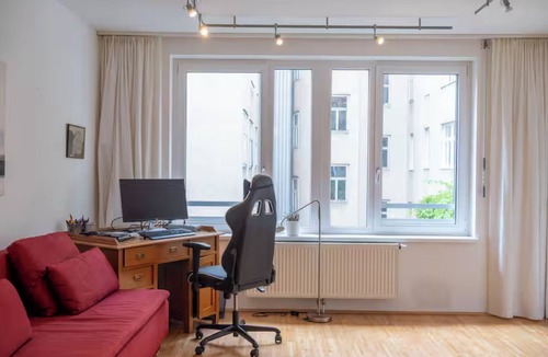 Schottenfeld Condo | Cozy 1-bedroom luxury unit with balcony, PRIVATE SAUNA and gym