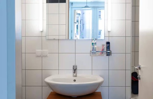 Schottenfeld Condo | Cozy 1-bedroom luxury unit with balcony, PRIVATE SAUNA and gym