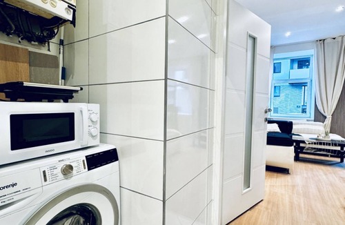 Brigittenau Apartment | Cozy 1BR Apartment | Just 12 min to Praterstern