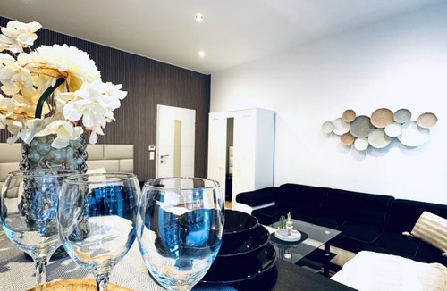 Brigittenau Apartment | Cozy 1BR Apartment | Just 12 min to Praterstern
