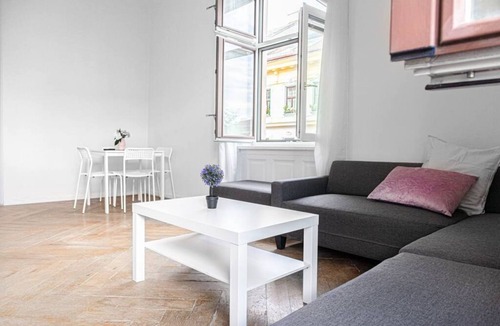 Wahring Apartment | Cozy 2BR Apt. near AKH Hospital-ideal for Longstay