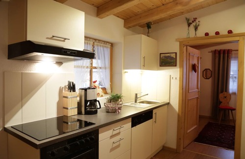 Stumm Apartment | cozy apartment in a central location with internet, parking, balcony