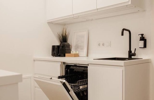 Brigittenau Apartment | Cozy BOHO Loft, 10min to City Center, terrace