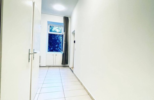 Grinzing Apartment | Cozy Private Room | Shared Flat Near FAC Platz