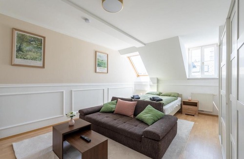 Wahring Apartment | Dachgeschoss im Altbaustil