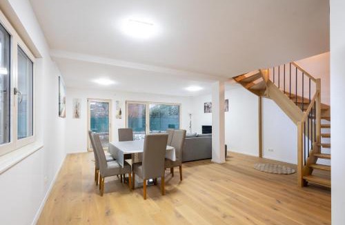 Donaustadt Villa | Danube Tower holiday