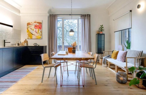 Muhldorf Apartment | Design-Apartment mit Terrasse & Abendsonne I 71 m2 in alter Villa im Almtal I Parkplatz inklusive
