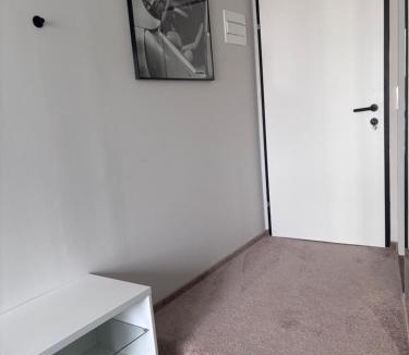 Haag Apartment | Design Zimmer mit eigenem Bad und WC im Herzen von Haag