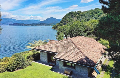 Ispra Villa | Distinctive stylish villa with pool directly on the lake shore! - Villa Isa