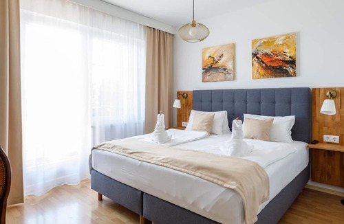 Morbisch am See Cottage | Doppelzimmer mit Boxspringbett - Pension Laubenhof