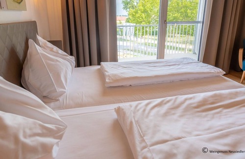 Rust House | Doppelzimmer Seeseite, Dusche, WC - Hotel Katamaran