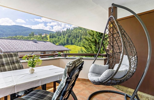 Radstadt Apartment | Double Room 1 at Gästehaus Elisabeth with Mountain View, Shared Pool and Wi-Fi