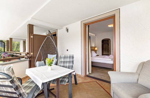 Radstadt Apartment | Double Room 1 at Gästehaus Elisabeth with Mountain View, Shared Pool and Wi-Fi