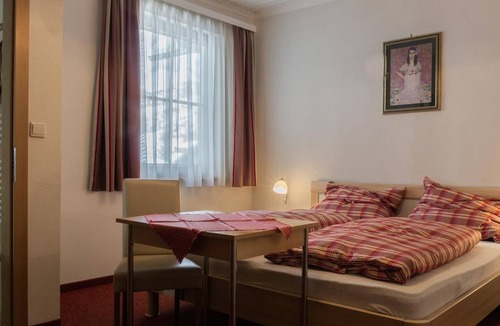 Muehlbach Am Hochkoenig House | Double room, shower, toilet (room 11) - Gasthof Scherer
