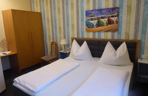 Losenstein House | Double room, shower, WC, living room/bedroom - Gasthof Blasl
