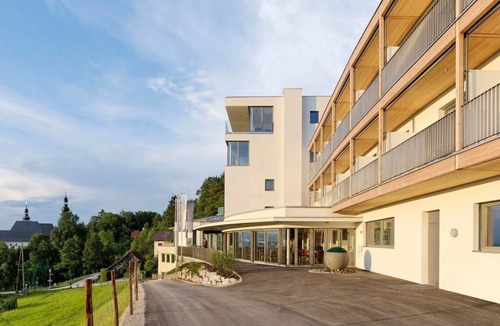Schlierbach House | Double room with balcony and forest view (very quiet) - SPES Hotel & Seminare