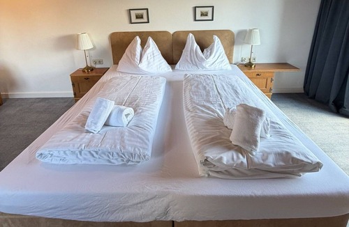 Mondsee House | Double Room with Balcony 1 - Landhaus Meingast