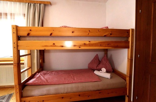 Zederhaus Bed & Breakfast | Double room with extra bed (1 double & 1 single bed)