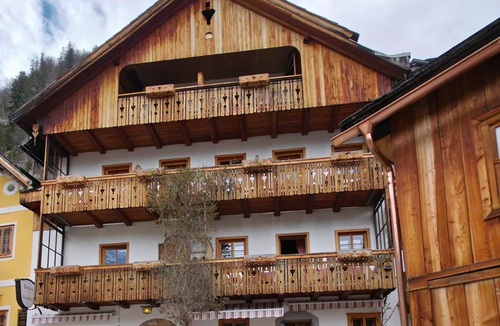 Hallstatt Bed & Breakfast | Double room with mountain view and shared bathroom - Pension Leopoldine
