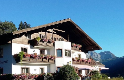Kleinarl House | Double room with shower, balcony DXL - Gästehaus Kristall