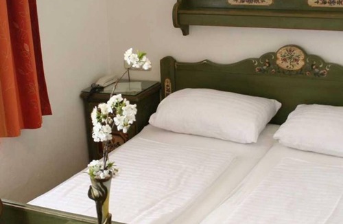 Elisabeth-Vorstadt Bed & Breakfast | Double room with shower, toilet - Adlerhof, pension