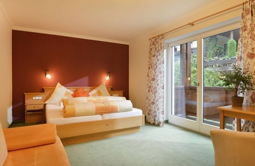 Ellmau Bed & Breakfast | Double room with shower and WC with balcony - Café-Restaurant-Pension Bettina