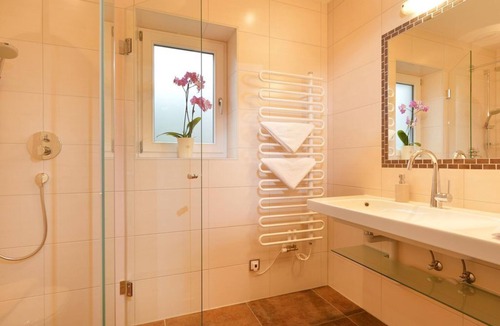 Ellmau Bed & Breakfast | Double room with shower and WC with balcony - Café-Restaurant-Pension Bettina