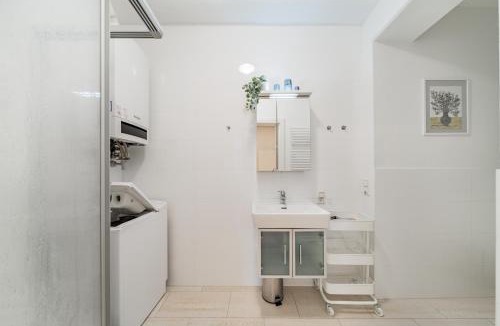 Wahring Apartment | Downtown Apartment
