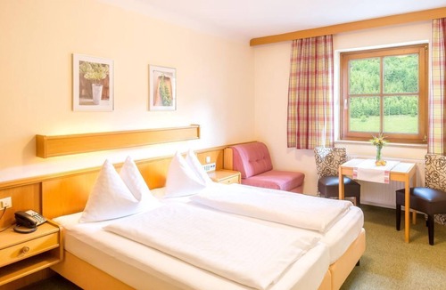 Huettschlag Hotel | Dreibettzimmer "edelweiss" 3-5 ÜN Winter - Hotel Almrösl