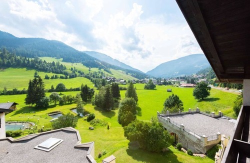 Bad Kleinkirchheim House | Dreibettzimmer mit Balkon - Dalnig Guesthouse