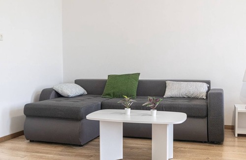 Wahring Apartment | Easystay 2BR Apt. near AKH- Perfect for Longstays
