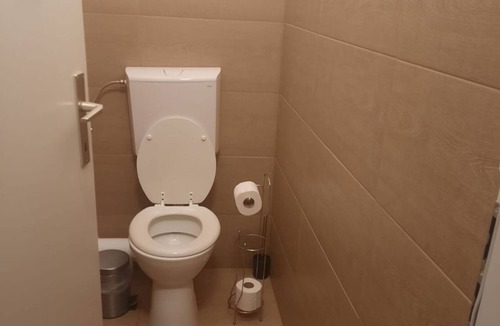 Landstrasse Apartment | Economy 1BR Apt. Near Rennweg & Belvedre