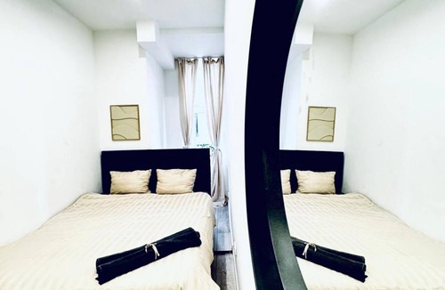 Wahring Apartment | Elegant 5-BR Home Ideal for Groups & Families
