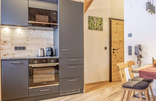 Weisspriach Apartment | Elegant flat with sauna and ski-in/ski-out