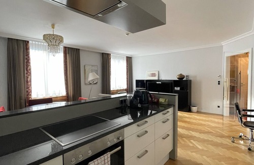 Innere Stadt Apartment | Elegant Vienna Retreat | 1BD Apartment City Center