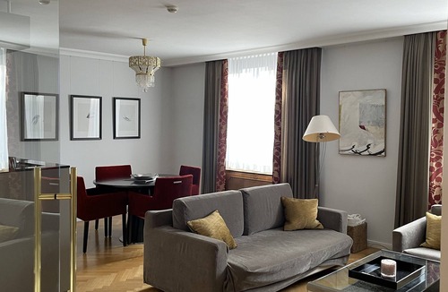 Innere Stadt Apartment | Elegant Vienna Retreat | 1BD Apartment City Center