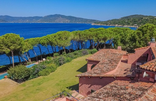 Morcone Villa | Esclusive Villa with pool and private access to the beach