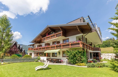 Radstadt Apartment | Family Room 1 at Gästehaus Elisabeth with Mountain View, Shared Pool and Wi-Fi